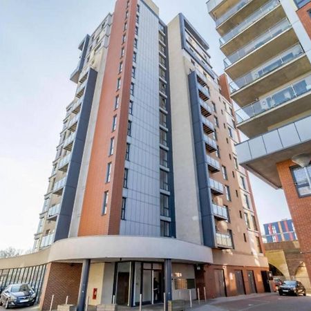 Lovely Luxury 1-Bed Apartment In Wembley London Exterior foto