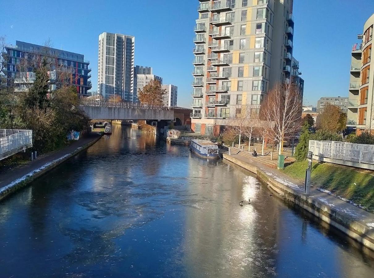 Lovely Luxury 1-Bed Apartment In Wembley London Exterior foto