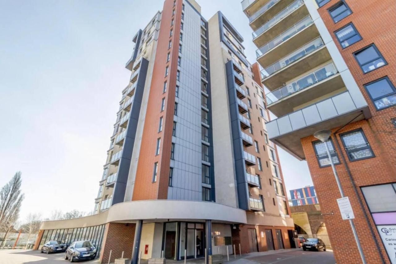 Lovely Luxury 1-Bed Apartment In Wembley London Exterior foto