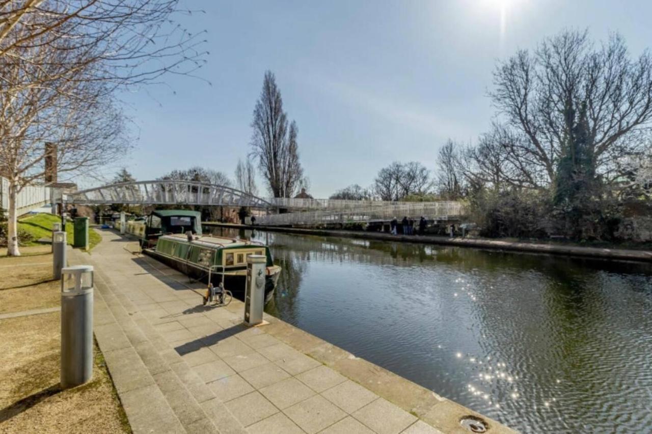 Lovely Luxury 1-Bed Apartment In Wembley London Exterior foto