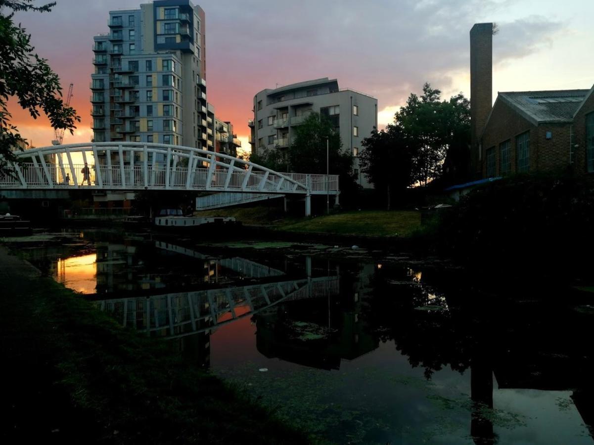 Lovely Luxury 1-Bed Apartment In Wembley London Exterior foto